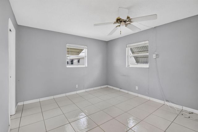 2091 SW 13th Terrace SW, Boynton Beach, FL 33426