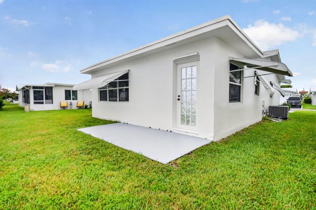 2091 SW 13th Terrace SW, Boynton Beach, FL 33426