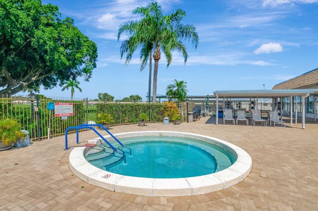 2091 SW 13th Terrace SW, Boynton Beach, FL 33426