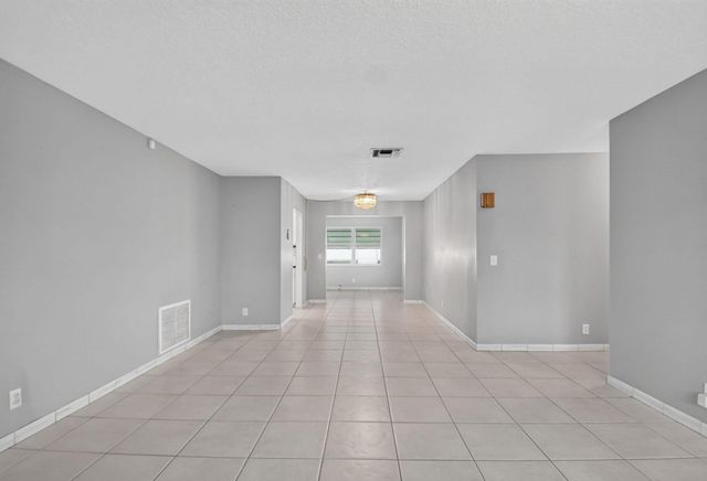 2091 SW 13th Terrace SW, Boynton Beach, FL 33426