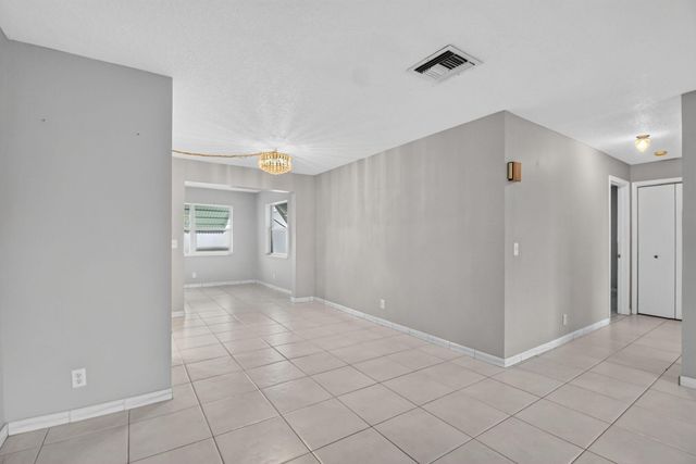 2091 SW 13th Terrace SW, Boynton Beach, FL 33426