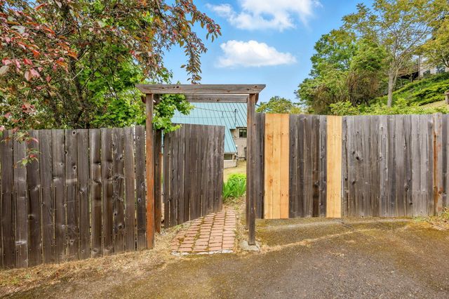 300 Wimer Street, Ashland, OR 97520