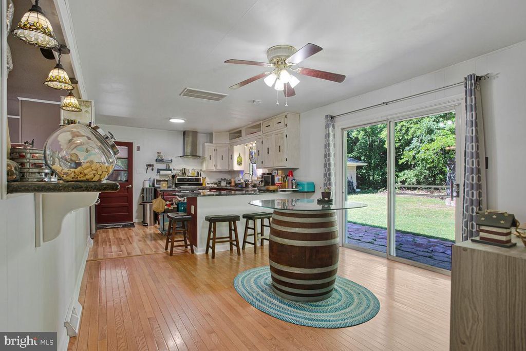 Image 11 of property listing at 6600 ASHLAND RD, La Plata, MD 20646