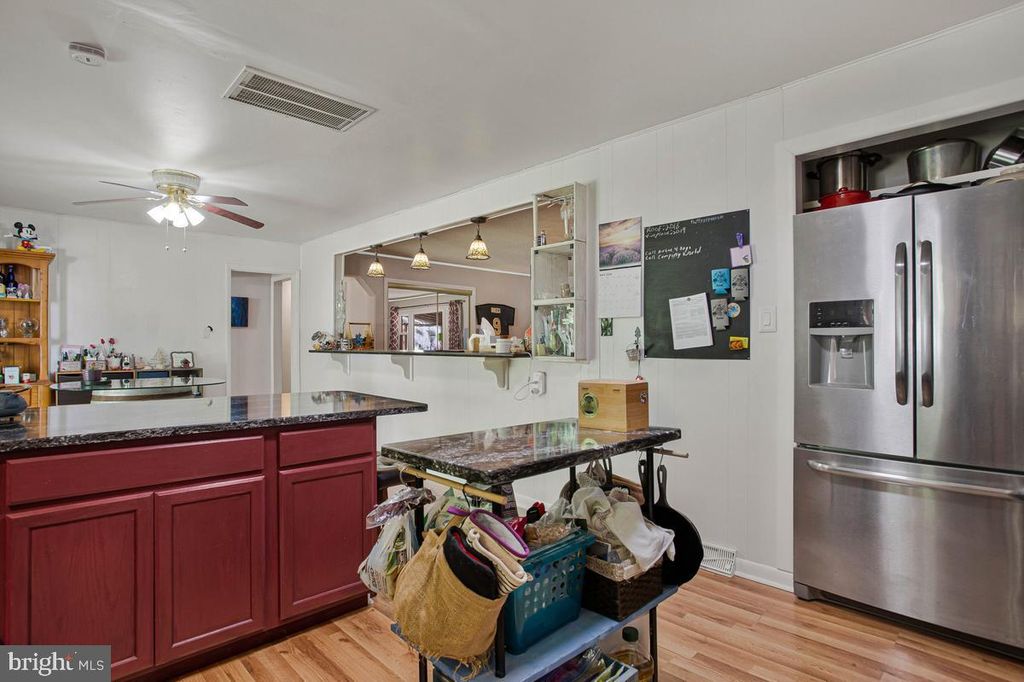 Image 8 of property listing at 6600 ASHLAND RD, La Plata, MD 20646