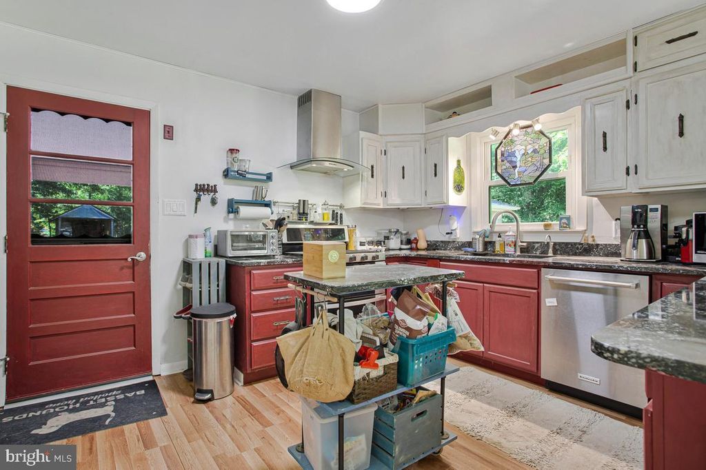 Image 9 of property listing at 6600 ASHLAND RD, La Plata, MD 20646