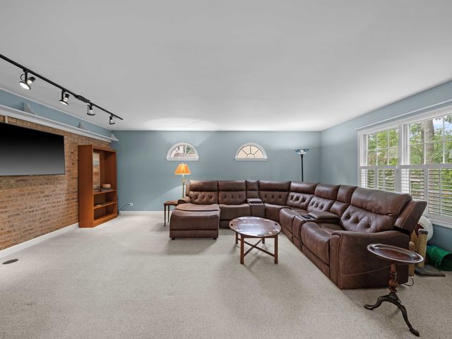 2126 Hickory Court, Glenview, IL 60025