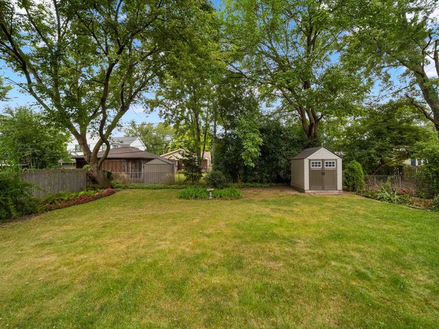 2126 Hickory Court, Glenview, IL 60025