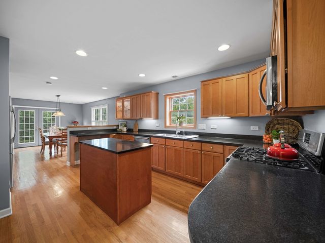 2126 Hickory Court, Glenview, IL 60025