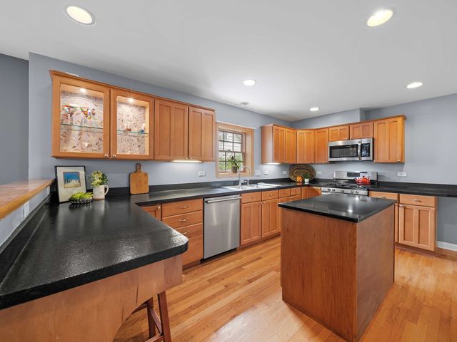 2126 Hickory Court, Glenview, IL 60025