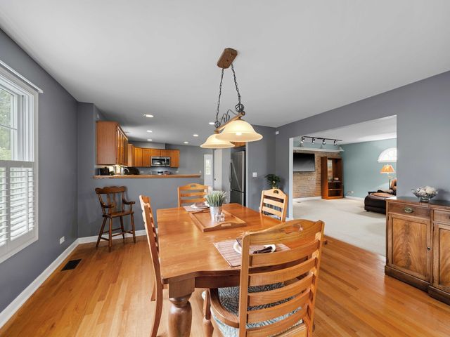 2126 Hickory Court, Glenview, IL 60025