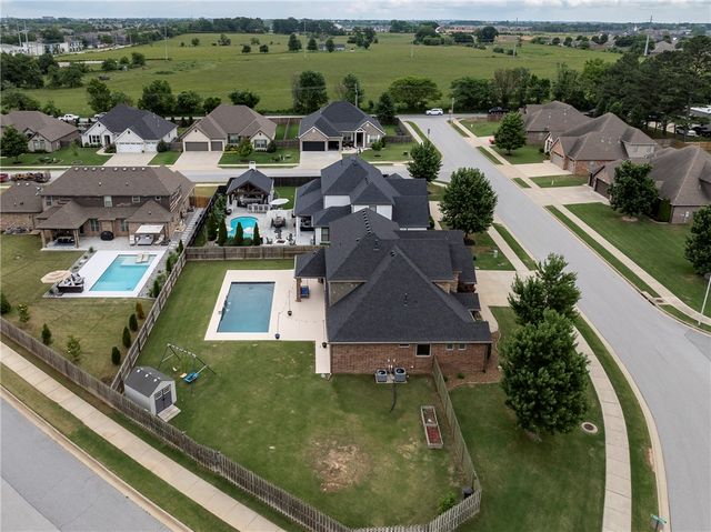 1701 Helen Lane, Bentonville, AR 72713