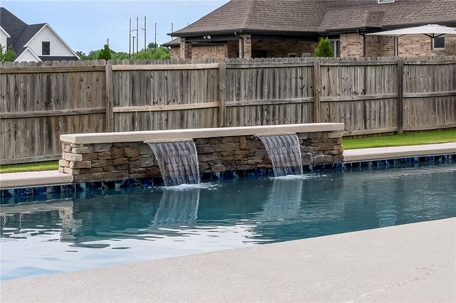 1701 Helen Lane, Bentonville, AR 72713