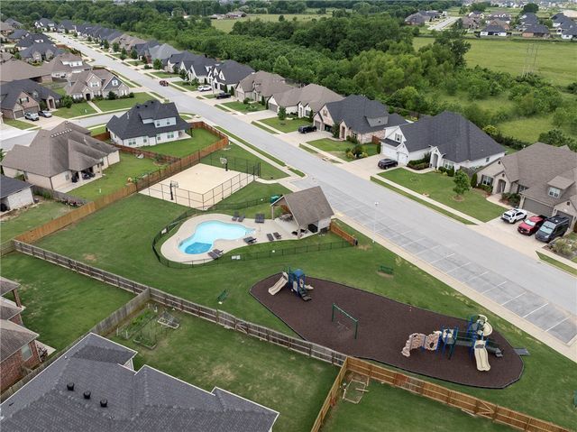 1701 Helen Lane, Bentonville, AR 72713