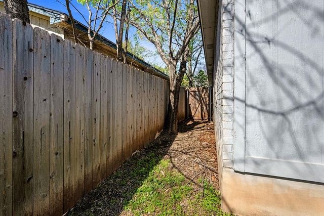 1001 Apple Cross DR, Pflugerville, TX 78660