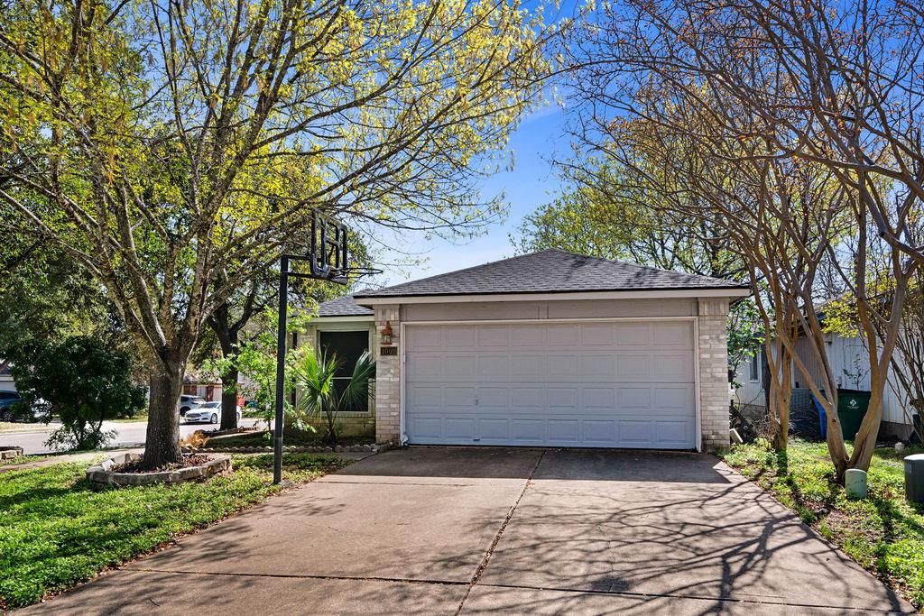 1001 Apple Cross DR, Pflugerville, TX 78660