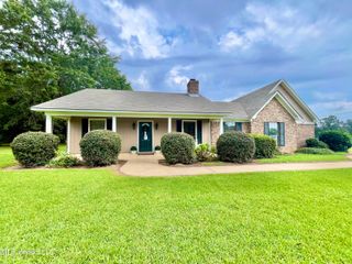 1129 Walnut Hill Lane, Hazlehurst, MS 39083