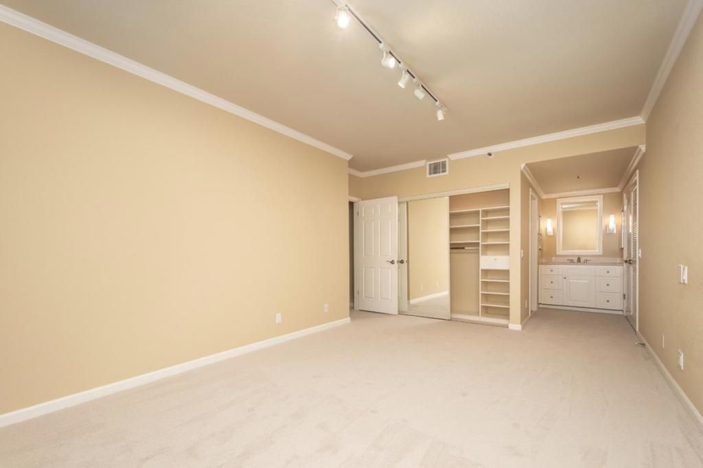 Image 3 of property listing at 1 Baldwin Avenue 1008, San Mateo, CA 94401