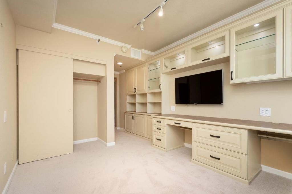 Image 4 of property listing at 1 Baldwin Avenue 1008, San Mateo, CA 94401