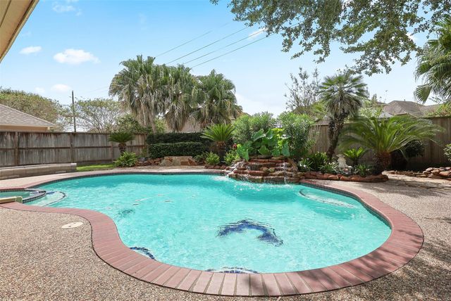 3424 Glastonbury Drive, Pearland, TX 77581