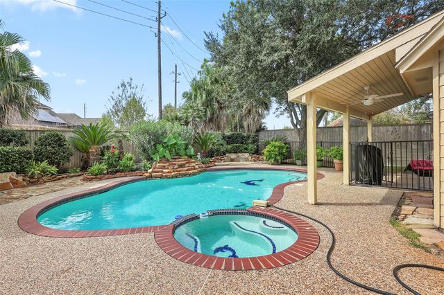 3424 Glastonbury Drive, Pearland, TX 77581