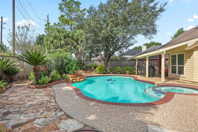 3424 Glastonbury Drive, Pearland, TX 77581