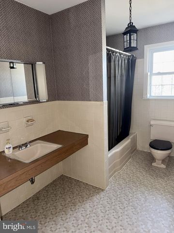 107 E HIGHLAND AVE, Wilmington, DE 19804