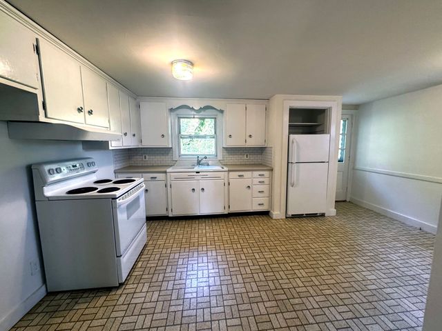 56 Spruce St 56, Acton, MA 01720