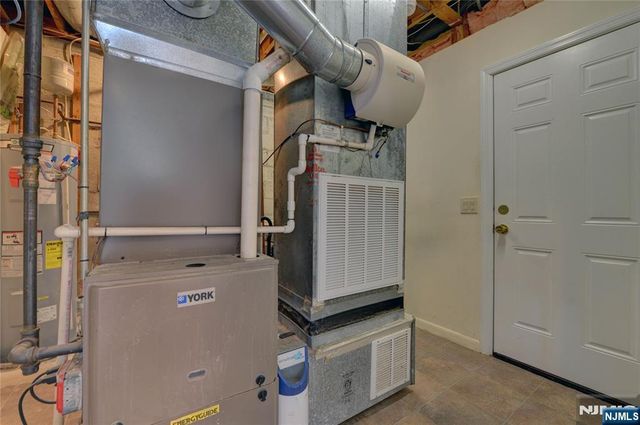 90 Dewey Street, Bloomfield, NJ 07003