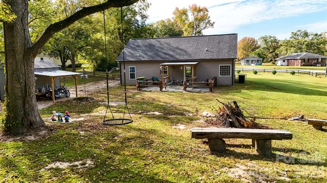 214 W Church Street, Jefferson, SC 29718