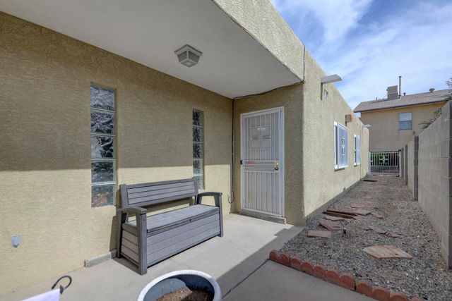 504 WESTERN SKIES Drive SE, Albuquerque, NM 87123