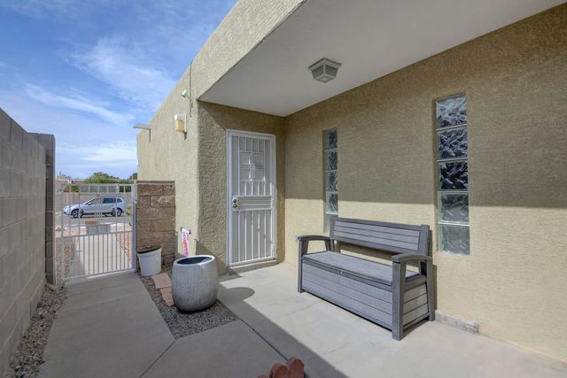 504 WESTERN SKIES Drive SE, Albuquerque, NM 87123
