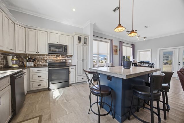 7390 Gulf Boulevard, Navarre, FL 32566