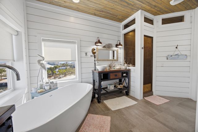 7390 Gulf Boulevard, Navarre, FL 32566