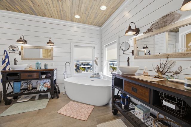 7390 Gulf Boulevard, Navarre, FL 32566