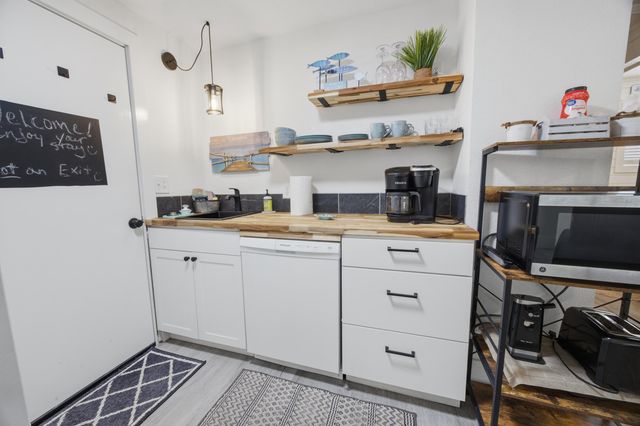 7390 Gulf Boulevard, Navarre, FL 32566