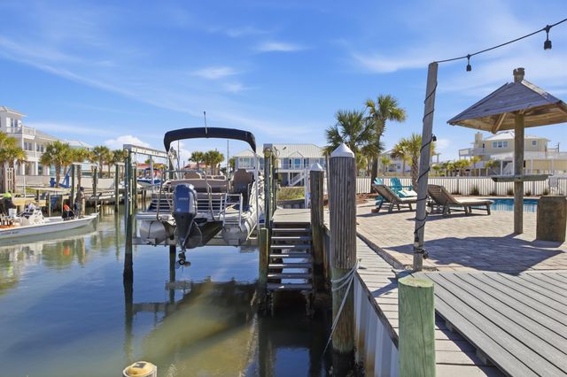 7390 Gulf Boulevard, Navarre, FL 32566