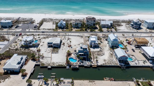 7390 Gulf Boulevard, Navarre, FL 32566