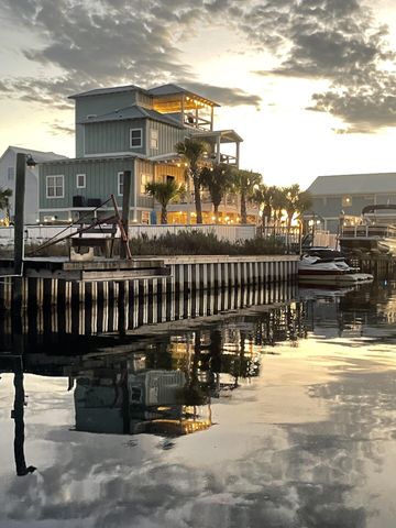 7390 Gulf Boulevard, Navarre, FL 32566