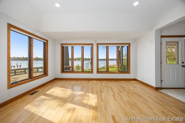786 N Shore Drive, Park Twp, MI 49424