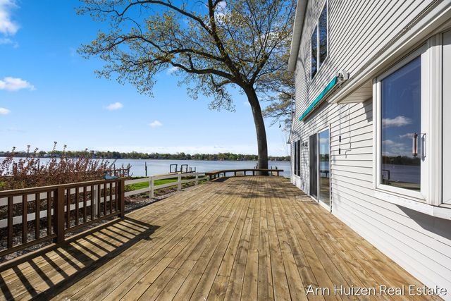 786 N Shore Drive, Park Twp, MI 49424