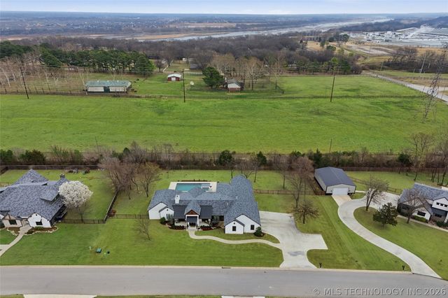 12937 S 28th Place, Bixby, OK 74008