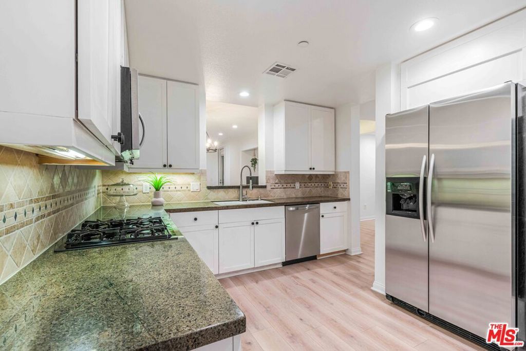 Image 10 of property listing at 5625 Crescent Park 126, Playa Vista, CA 90094