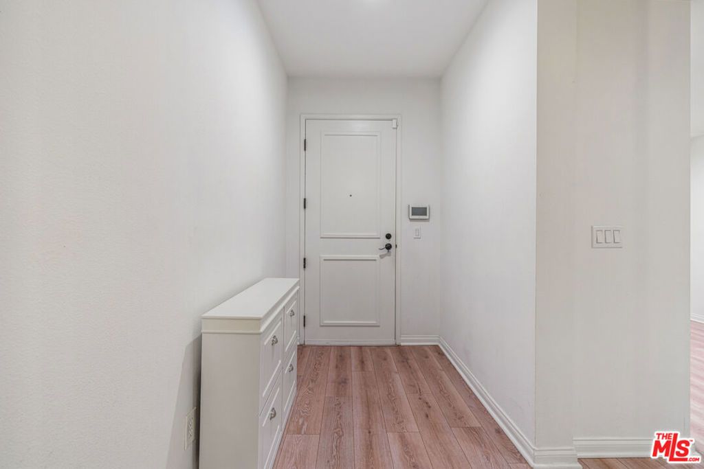 Image 12 of property listing at 5625 Crescent Park 126, Playa Vista, CA 90094