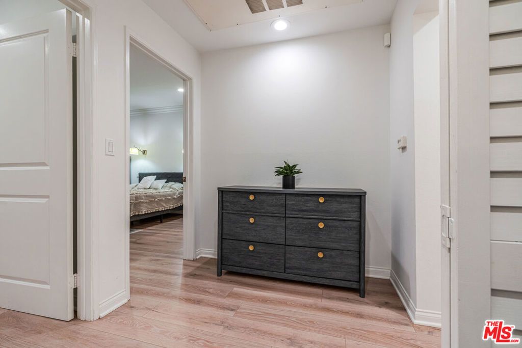 Image 13 of property listing at 5625 Crescent Park 126, Playa Vista, CA 90094