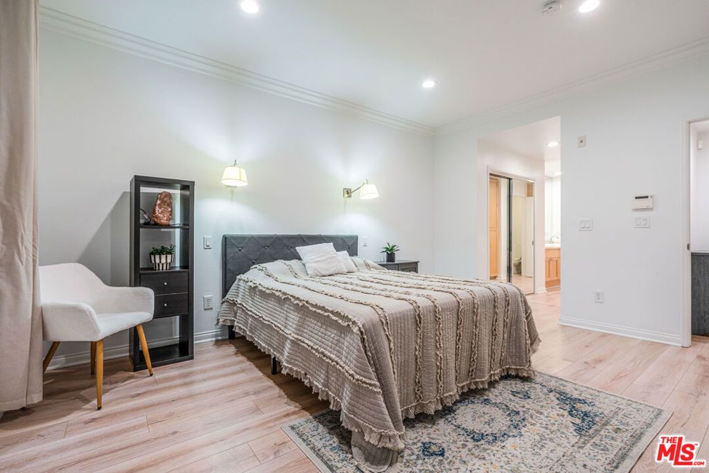 Image 15 of property listing at 5625 Crescent Park 126, Playa Vista, CA 90094