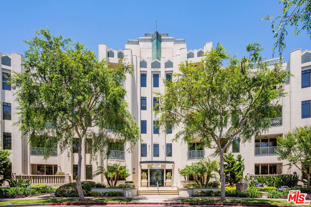 Image 2 of property listing at 5625 Crescent Park 126, Playa Vista, CA 90094