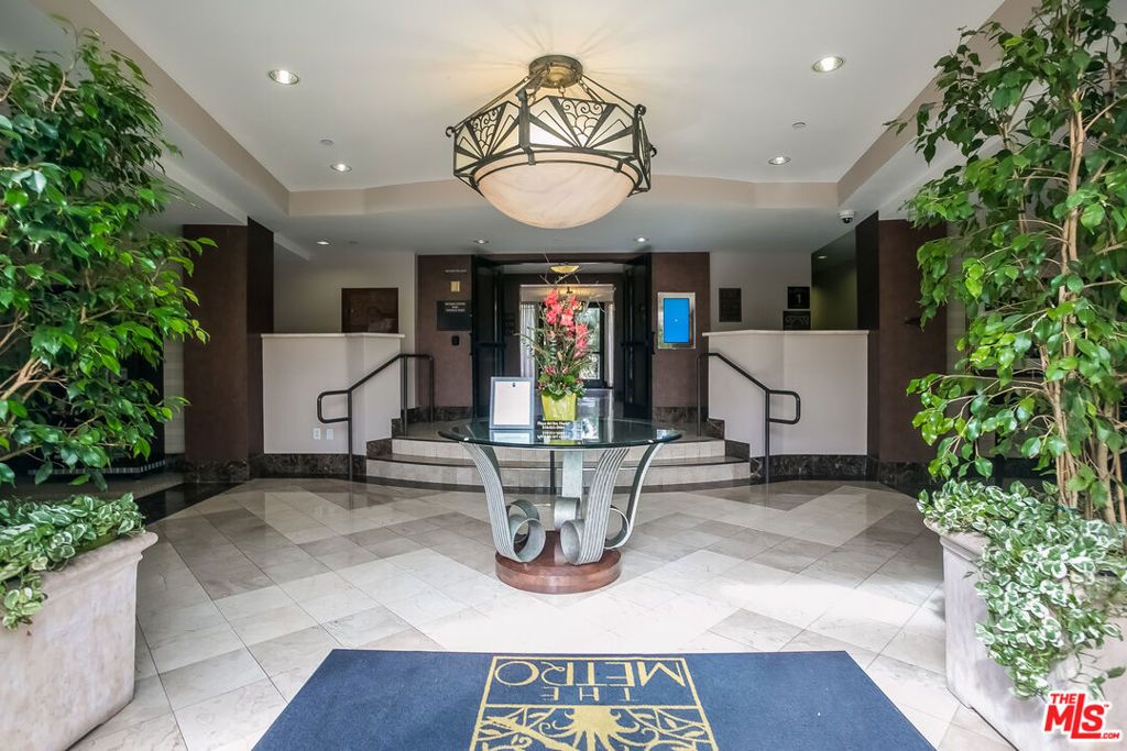 Image 25 of property listing at 5625 Crescent Park 126, Playa Vista, CA 90094