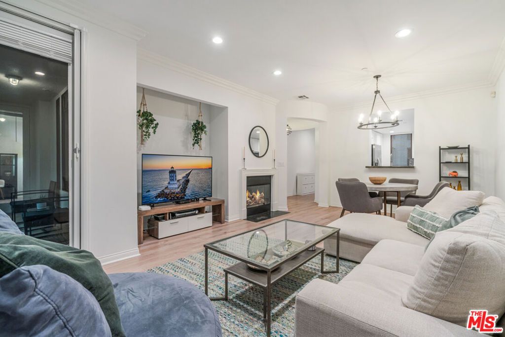 Image 5 of property listing at 5625 Crescent Park 126, Playa Vista, CA 90094