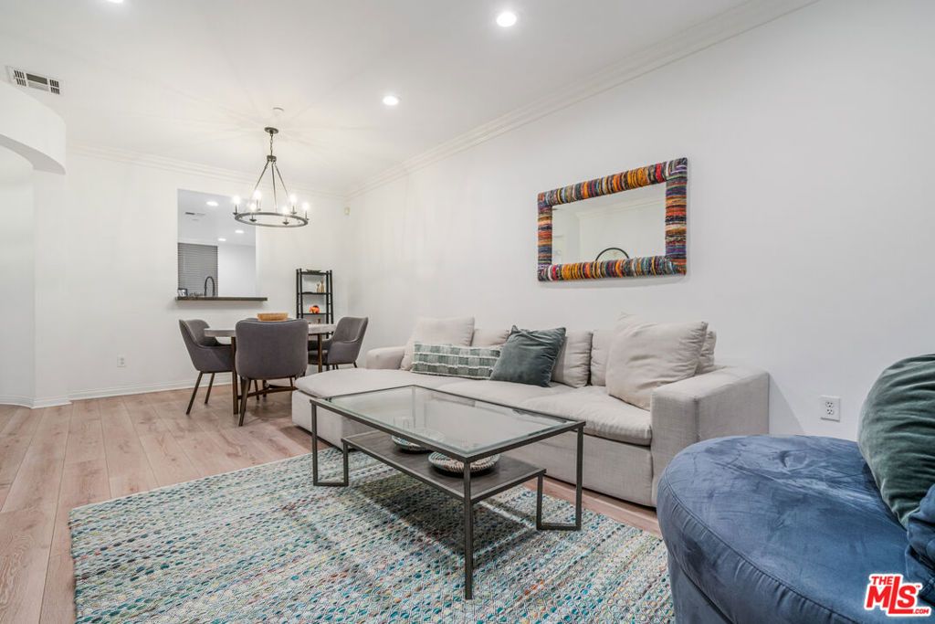 Image 6 of property listing at 5625 Crescent Park 126, Playa Vista, CA 90094