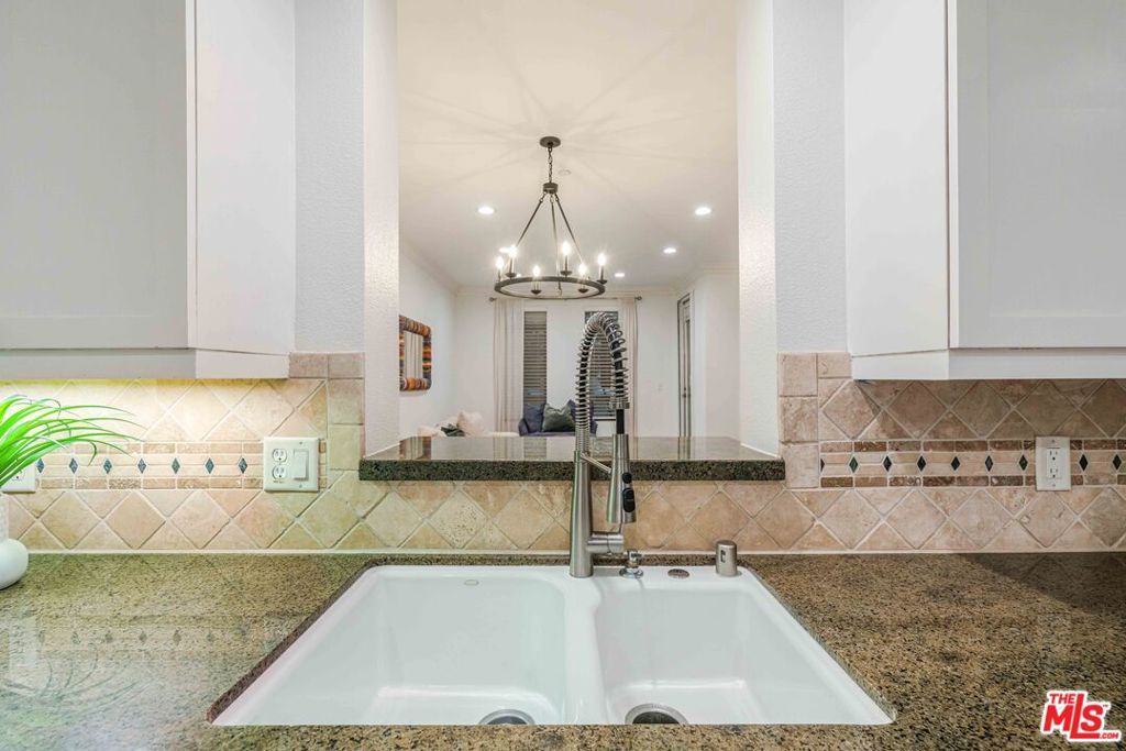 Image 8 of property listing at 5625 Crescent Park 126, Playa Vista, CA 90094